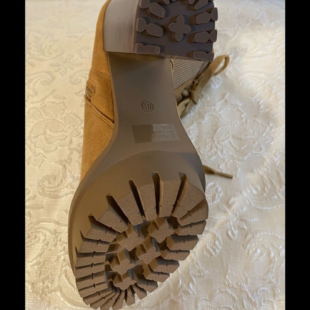 🛍Women’s Wild Diva shoes Tan Chunky Heels Sizes: 8.5 💥 - Picture 4 of 6